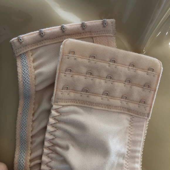 42 B/C/D Glamorise wireless bandeau style 1800 bra - Picture 13 of 16